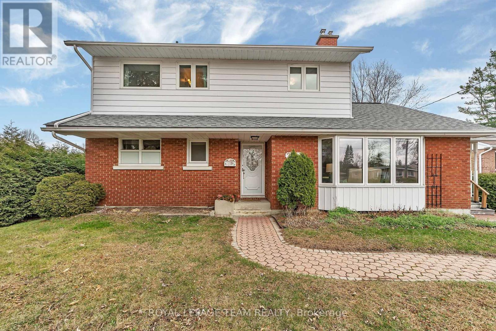 2099 Balharrie Avenue, Ottawa, Ontario  K1G 1G4 - Photo 1 - X11887923