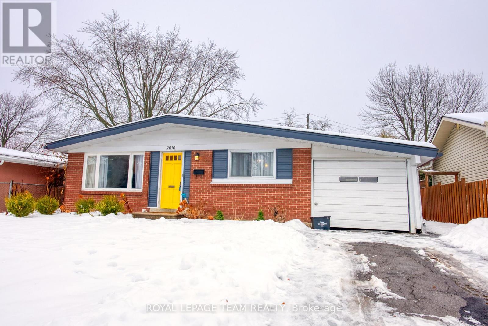 2010 Featherston Drive, Ottawa, Ontario  K1H 6P9 - Photo 1 - X11891951