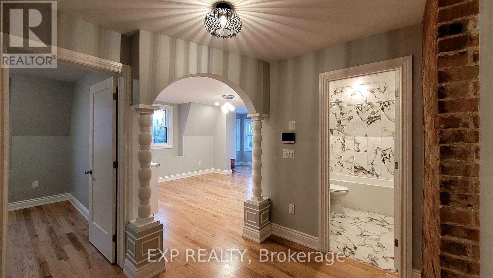 302 - 157-159 James Street, Ottawa, Ontario  K1R 5M4 - Photo 1 - X11930689