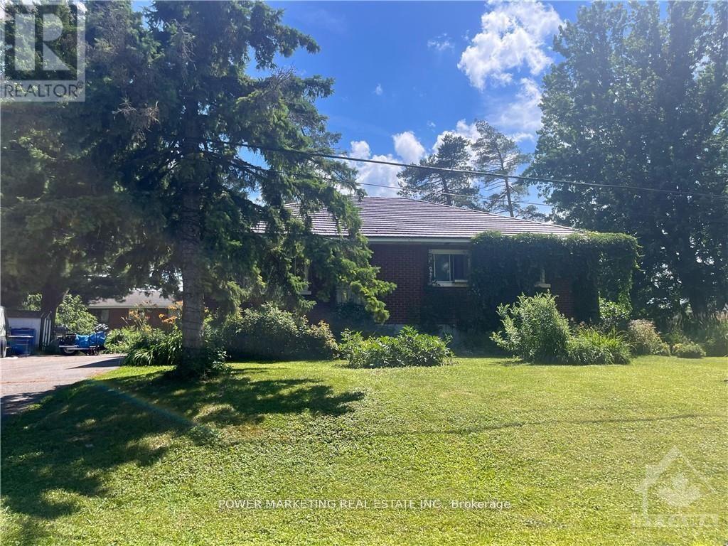 28 Myrle Avenue, Ottawa, Ontario  K2H 8E6 - Photo 1 - X11932960