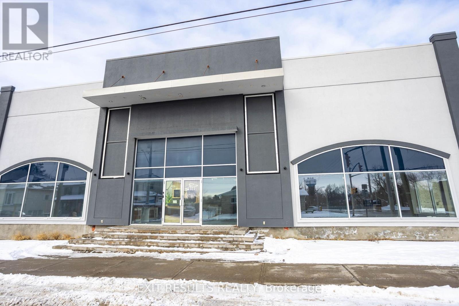 1027 Notre Dame Street, Russell, Ontario  K0A 1W0 - Photo 1 - X11961526