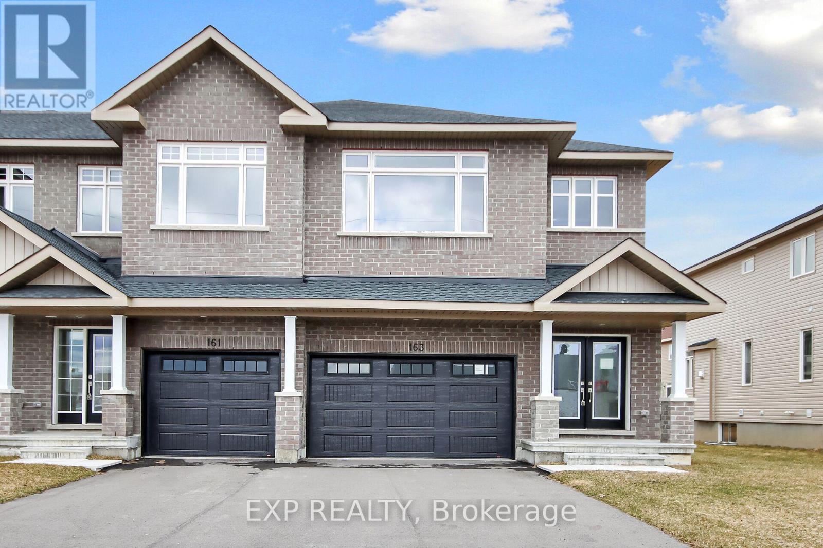 163 Hooper Street, Carleton Place, Ontario  K7C 0C4 - Photo 1 - X12089408