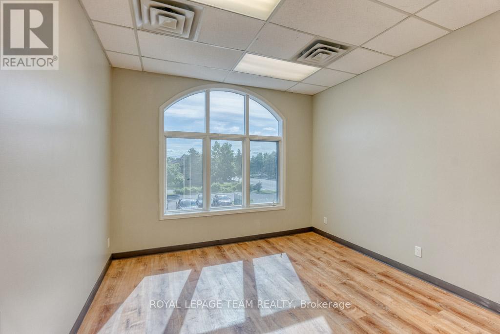84 Centrepointe Drive, Ottawa, Ontario  K2G 6B1 - Photo 29 - X12203412