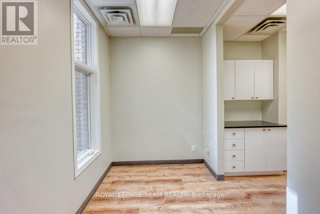 84 Centrepointe Drive, Ottawa, Ontario  K2G 6B1 - Photo 31 - X12203412