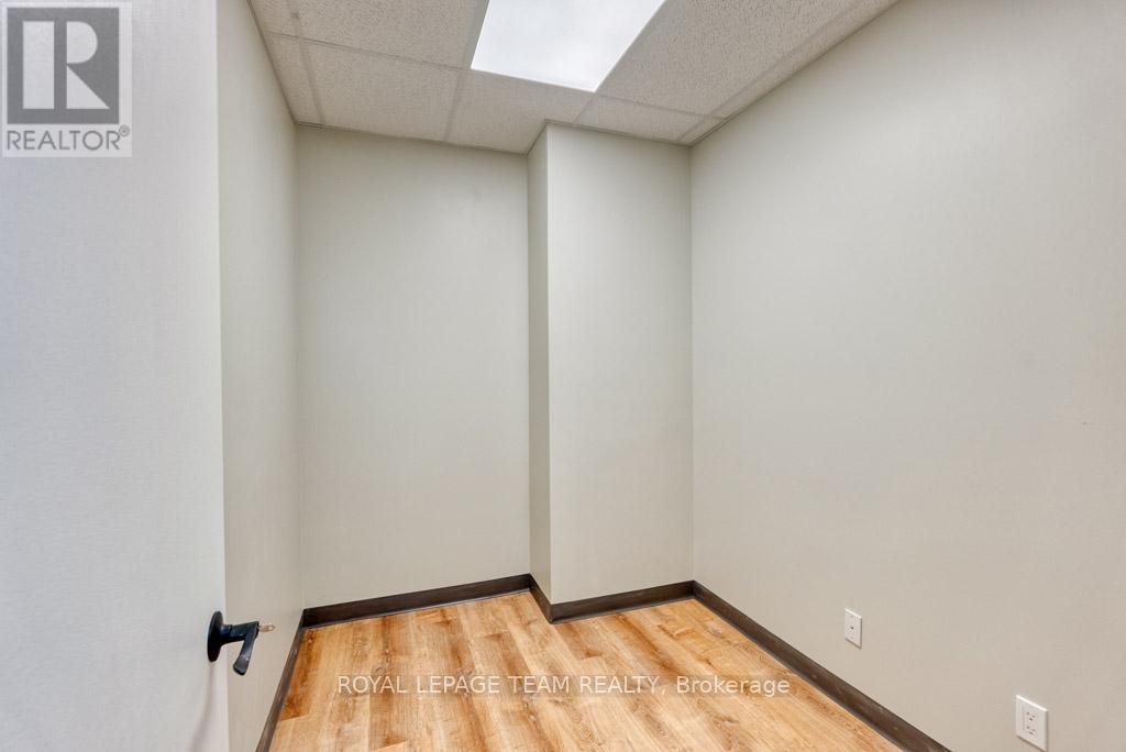 84 Centrepointe Drive, Ottawa, Ontario  K2G 6B1 - Photo 37 - X12203412