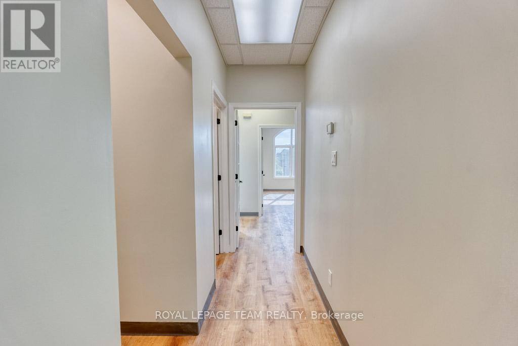 84 Centrepointe Drive, Ottawa, Ontario  K2G 6B1 - Photo 39 - X12203412
