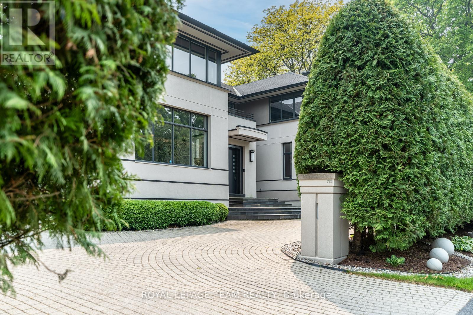 725 Manor Avenue, Ottawa, Ontario  K1M 0E4 - Photo 1 - X12232917