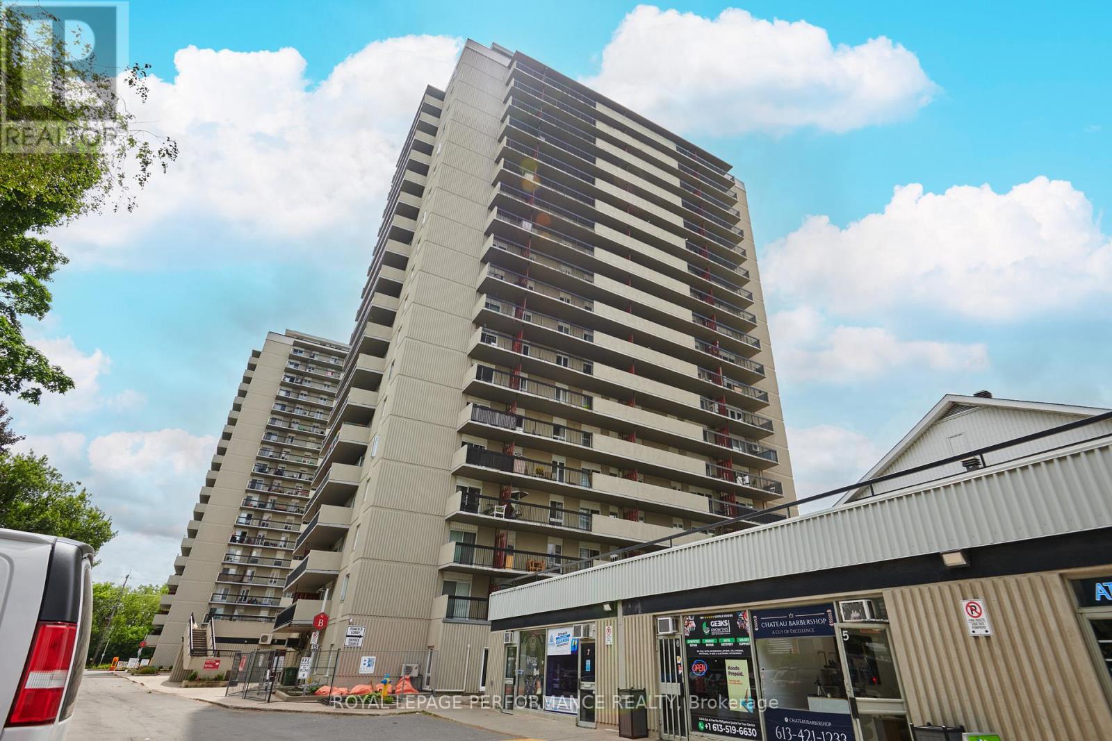 202 - 158 B Mcarthur Avenue, Ottawa, Ontario  K1L 8C9 - Photo 1 - X12257741