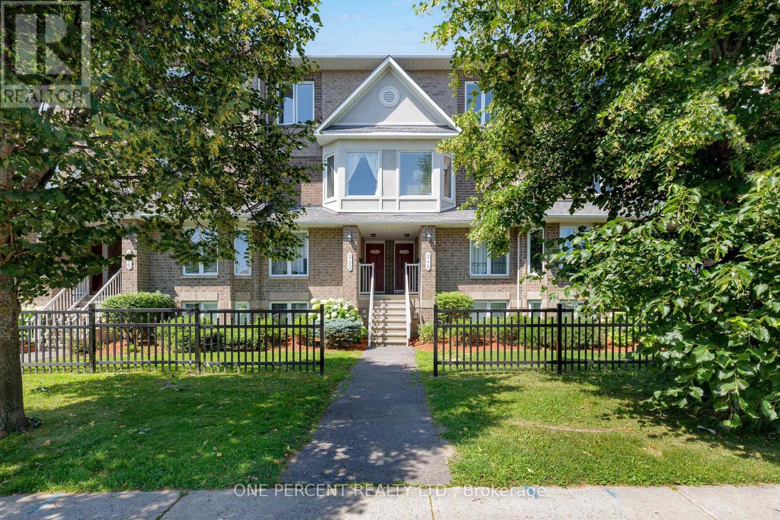 3 - 250 Cresthaven Drive, Ottawa, Ontario  K2G 6W4 - Photo 1 - X12264977
