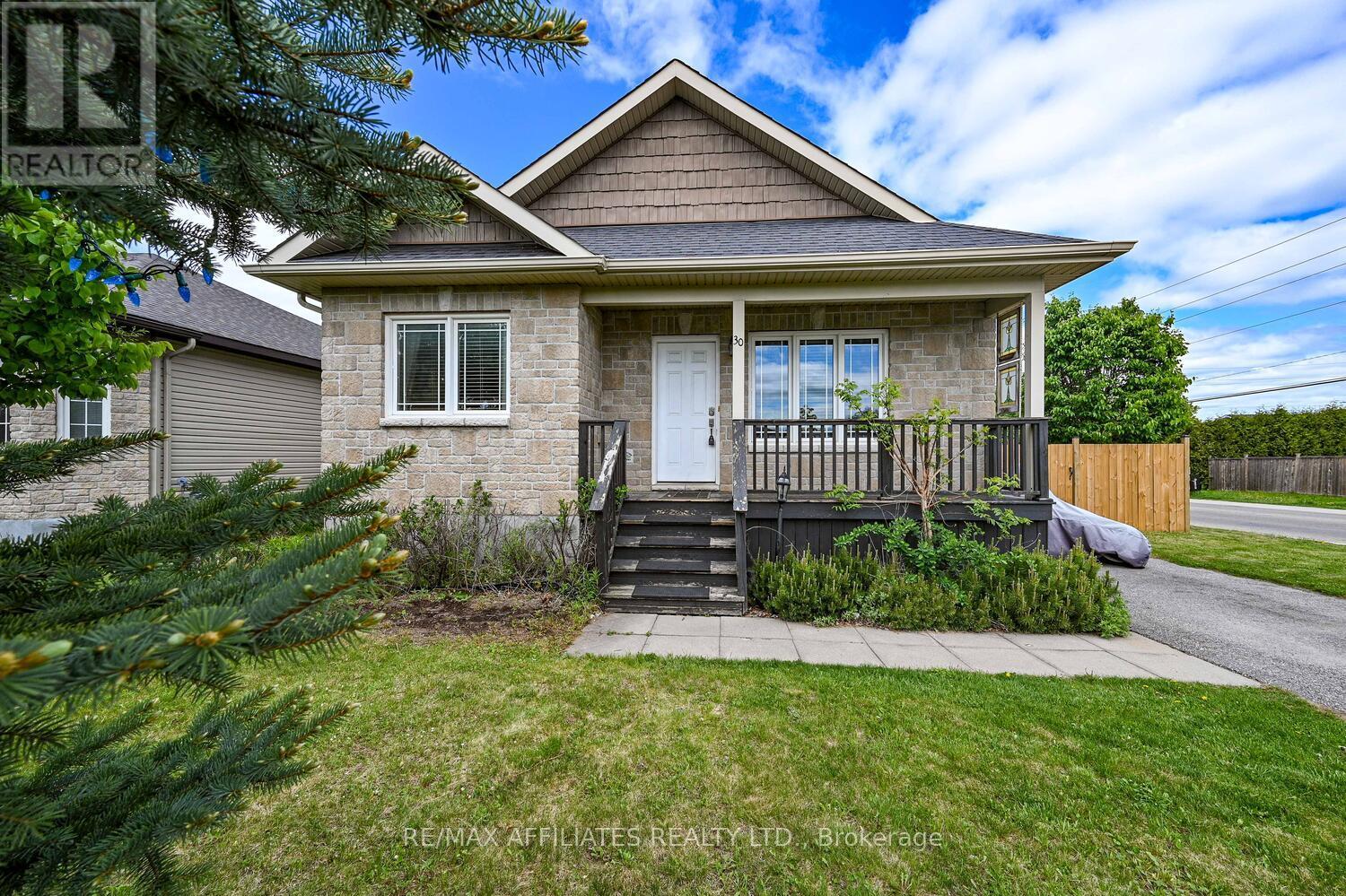 30 Lee Avenue, Smiths Falls, Ontario  K7A 0A2 - Photo 1 - X12267109