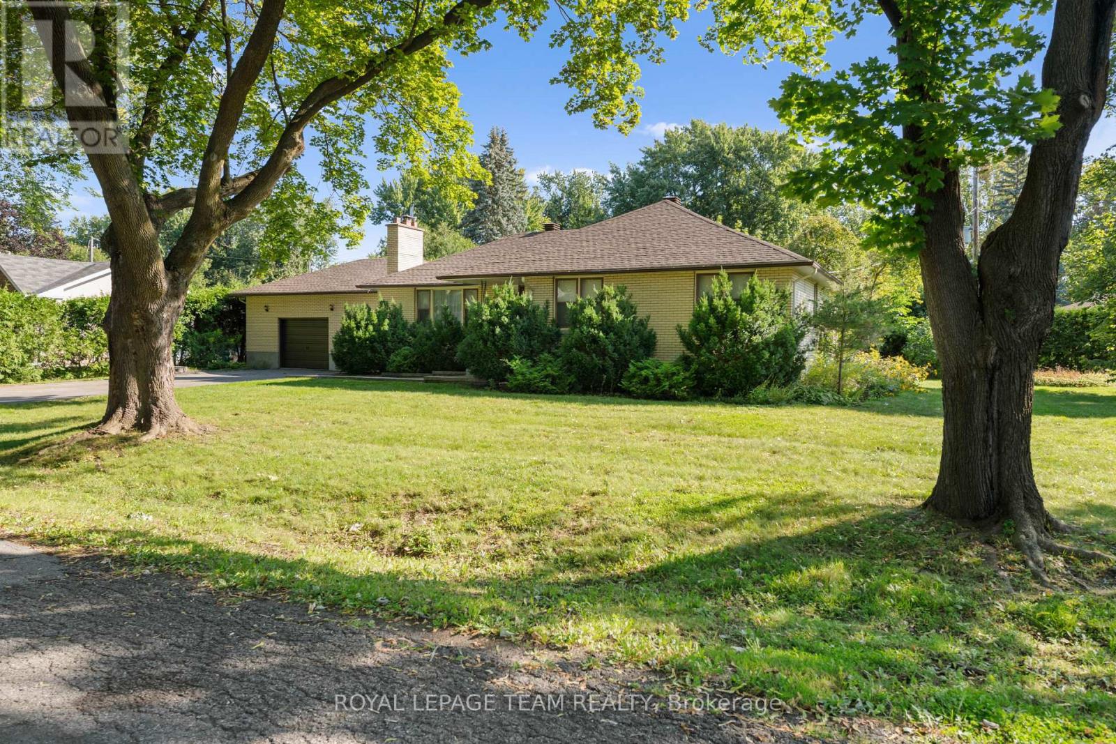 873 Dunlevie Avenue, Ottawa, Ontario  K2A 2Z3 - Photo 1 - X12267331