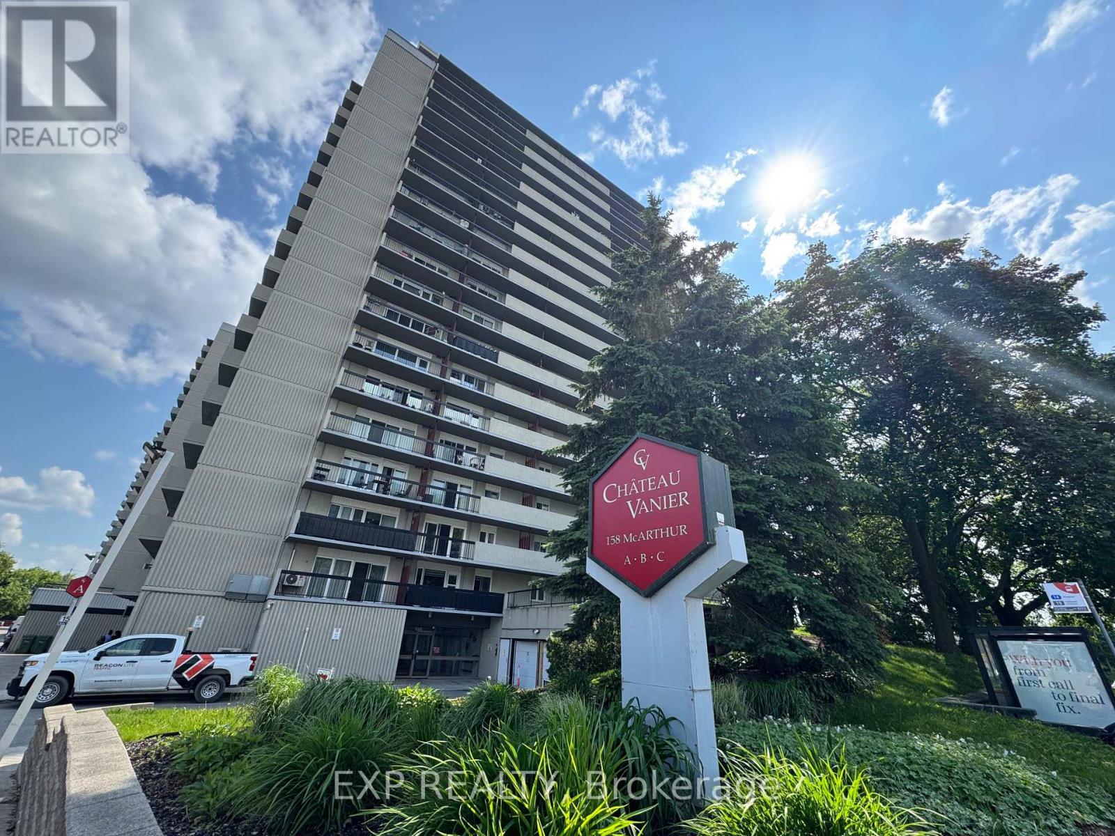 909 - 158a Mcarthur Ave Avenue, Ottawa, Ontario  K1L 7E7 - Photo 1 - X12268952