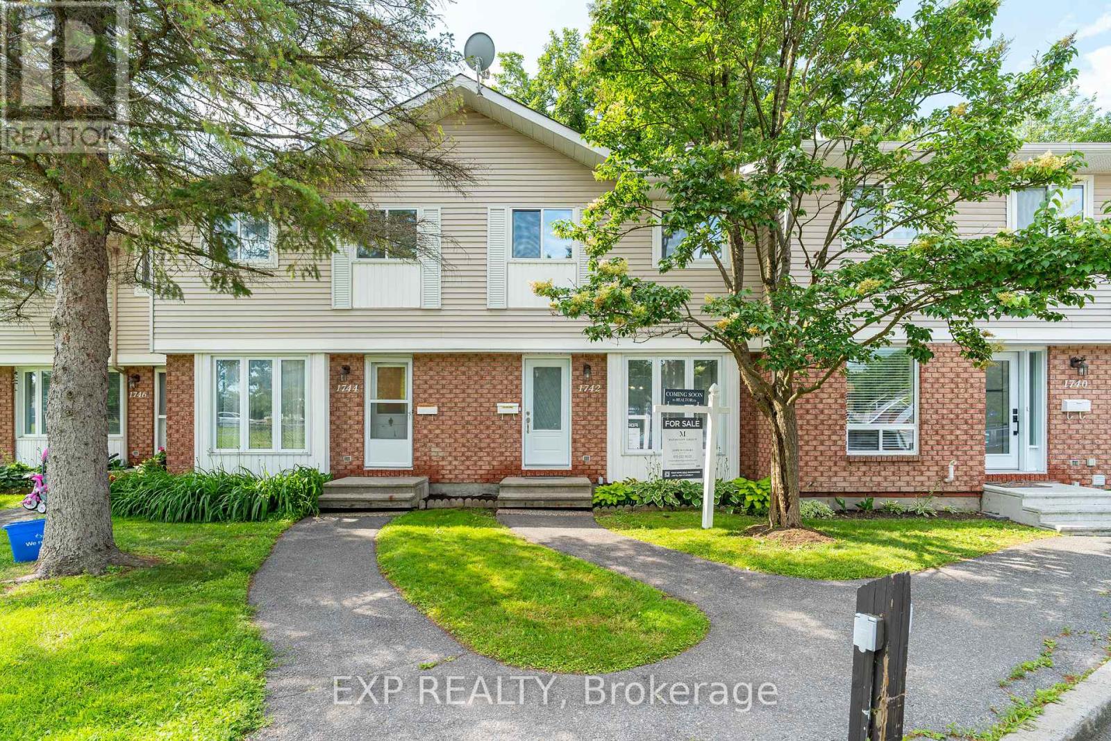 1742 Shamandura Lane, Ottawa, Ontario  K1C 6Z8 - Photo 1 - X12280134