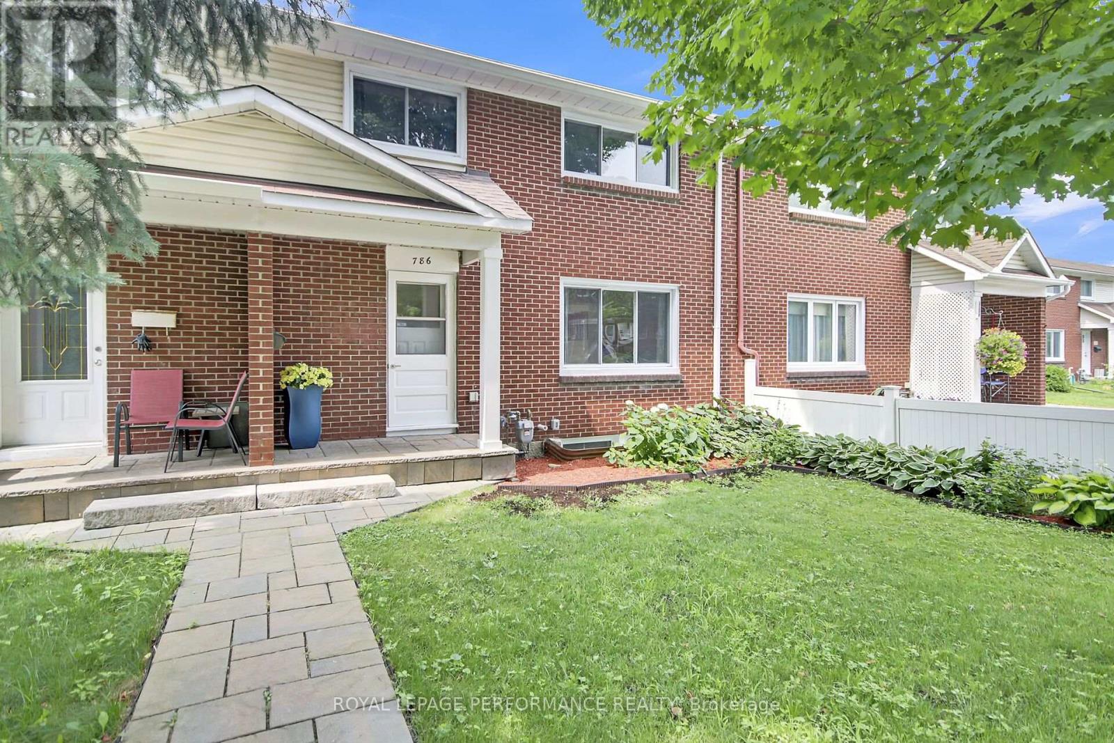 786 Cummings Avenue, Ottawa, Ontario  K1K 2L2 - Photo 1 - X12292787