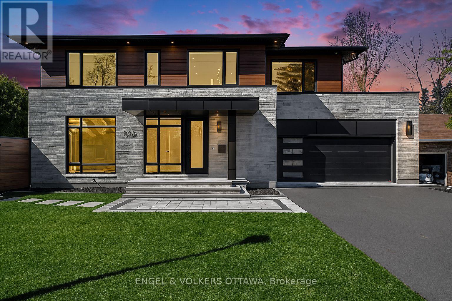 888 Melwood Avenue, Ottawa, Ontario  K2A 3C3 - Photo 1 - X12303660