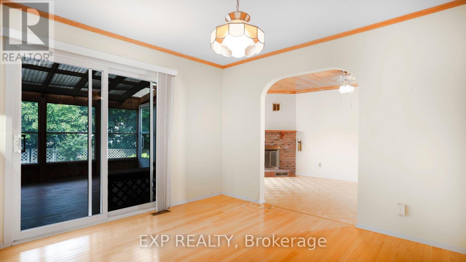 165 Mcclellan Road, Ottawa, Ontario  K2H 5V7 - Photo 1 - X12330567