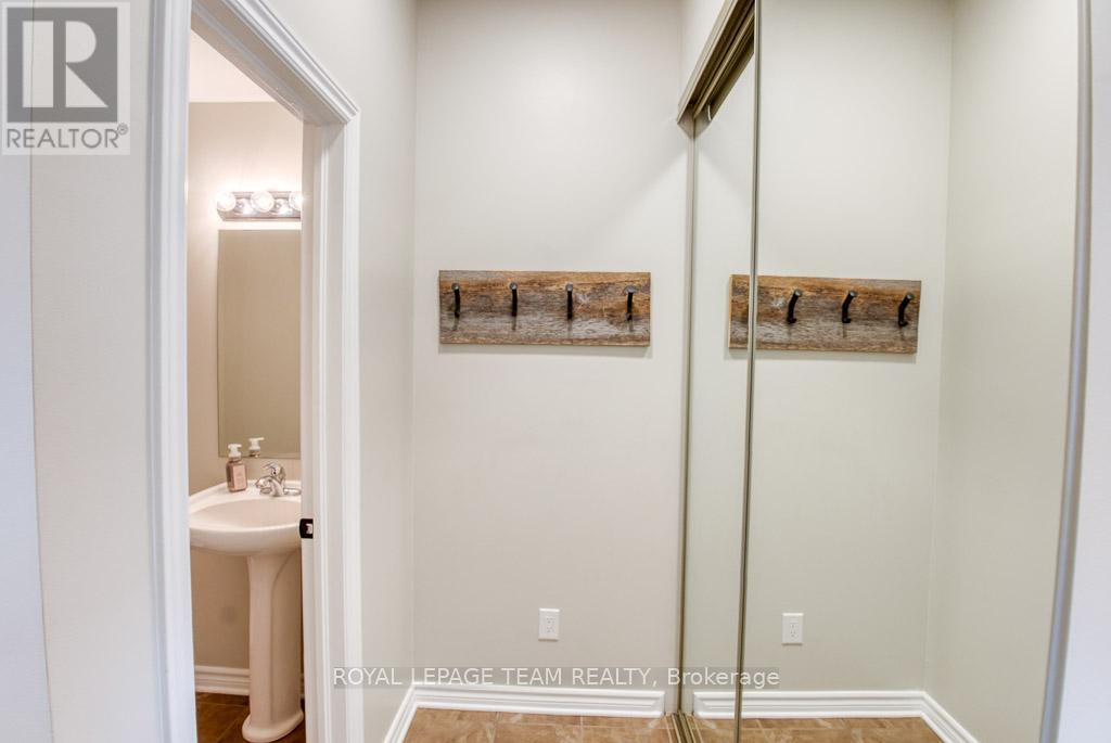 292 Forestbrook Street, Ottawa, Ontario  K2K 0B9 - Photo 11 - X12378562