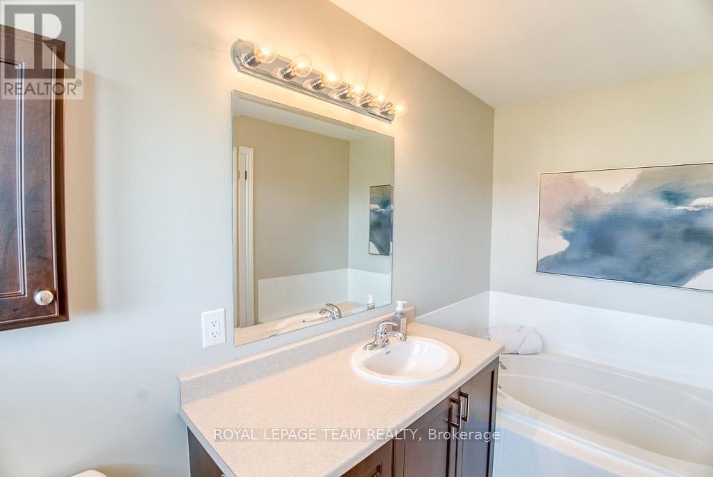 292 Forestbrook Street, Ottawa, Ontario  K2K 0B9 - Photo 19 - X12378562