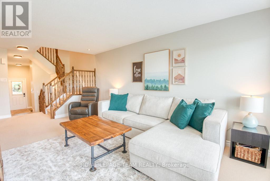 292 Forestbrook Street, Ottawa, Ontario  K2K 0B9 - Photo 3 - X12378562