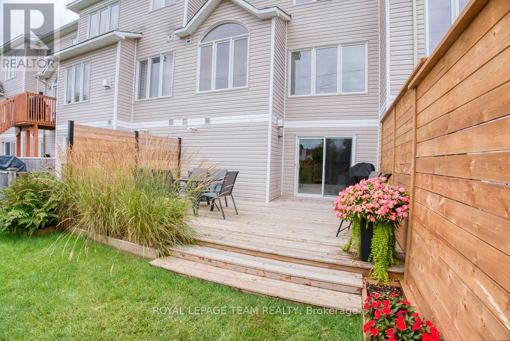 292 Forestbrook Street, Ottawa, Ontario  K2K 0B9 - Photo 33 - X12378562