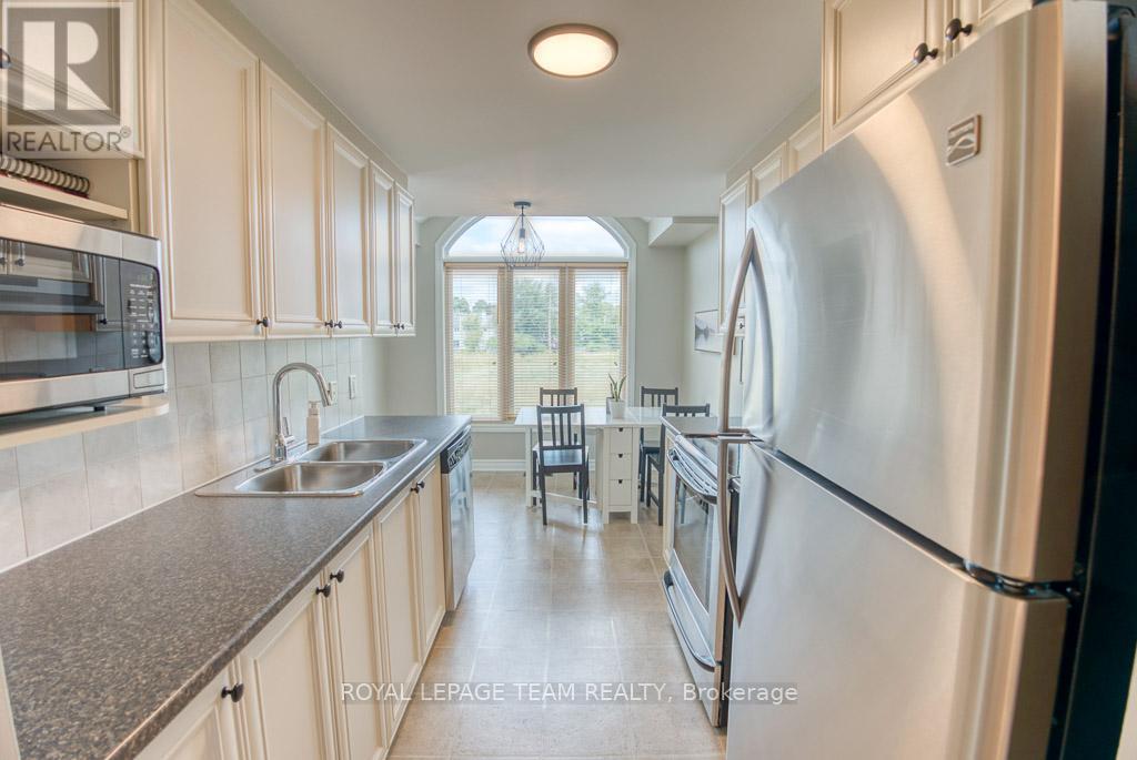292 Forestbrook Street, Ottawa, Ontario  K2K 0B9 - Photo 6 - X12378562