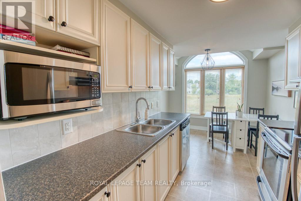 292 Forestbrook Street, Ottawa, Ontario  K2K 0B9 - Photo 7 - X12378562