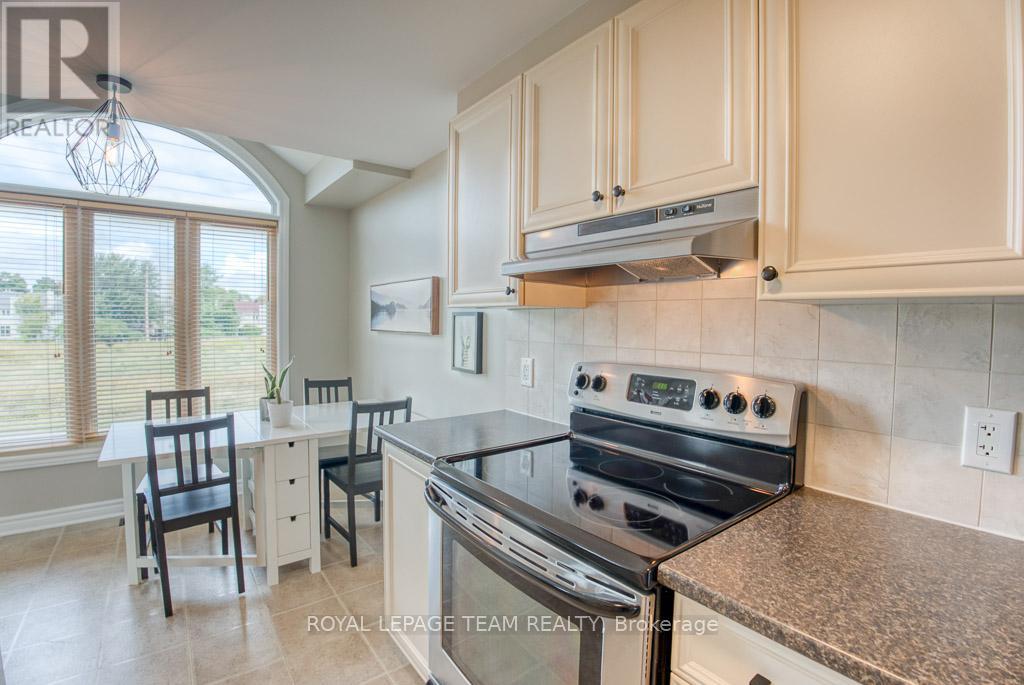 292 Forestbrook Street, Ottawa, Ontario  K2K 0B9 - Photo 8 - X12378562