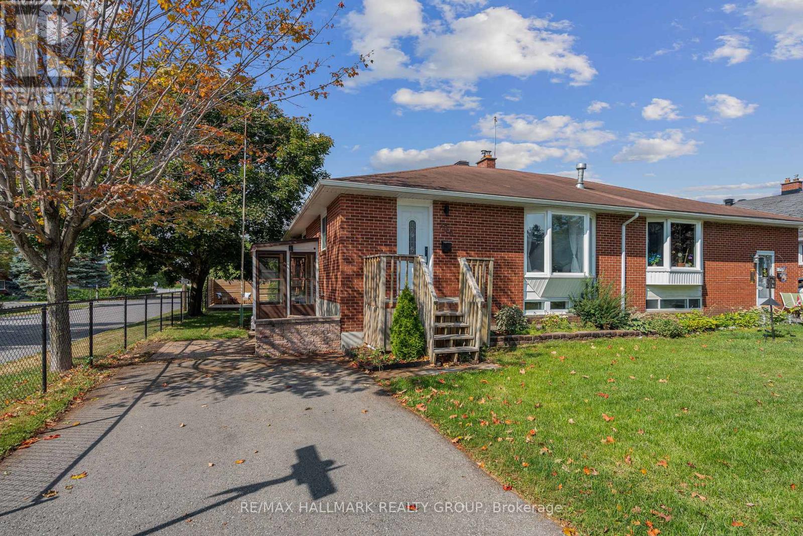 756 Cummings Avenue, Ottawa, Ontario  K1K 2L1 - Photo 1 - X12387588
