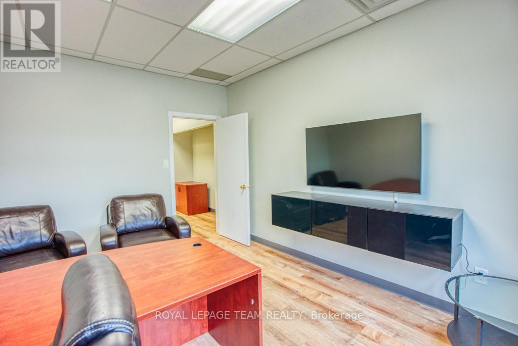 84 Centrepointe Drive, Ottawa, Ontario K2G 6B1 - Photo 10 - X12523314