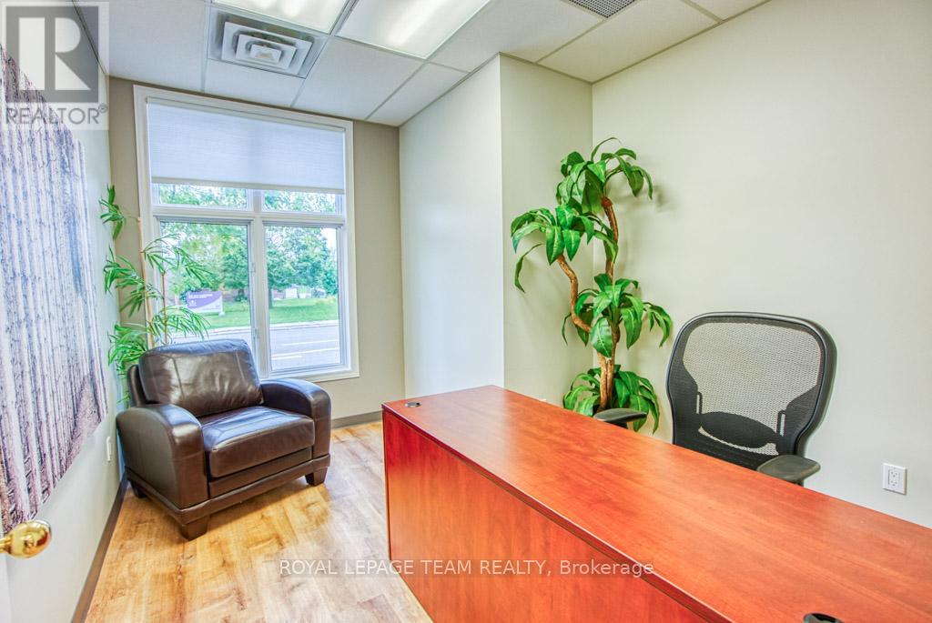 84 Centrepointe Drive, Ottawa, Ontario K2G 6B1 - Photo 11 - X12523314