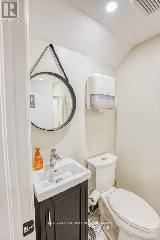 84 Centrepointe Drive, Ottawa, Ontario K2G 6B1 - Photo 22 - X12523314