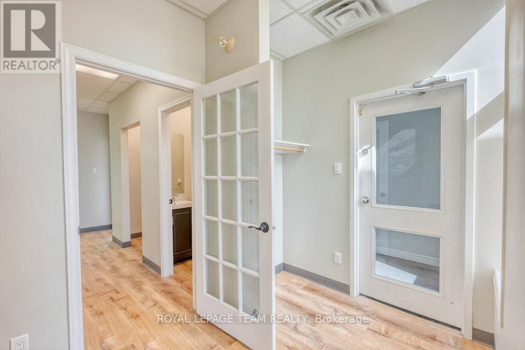 84 Centrepointe Drive, Ottawa, Ontario K2G 6B1 - Photo 24 - X12523314