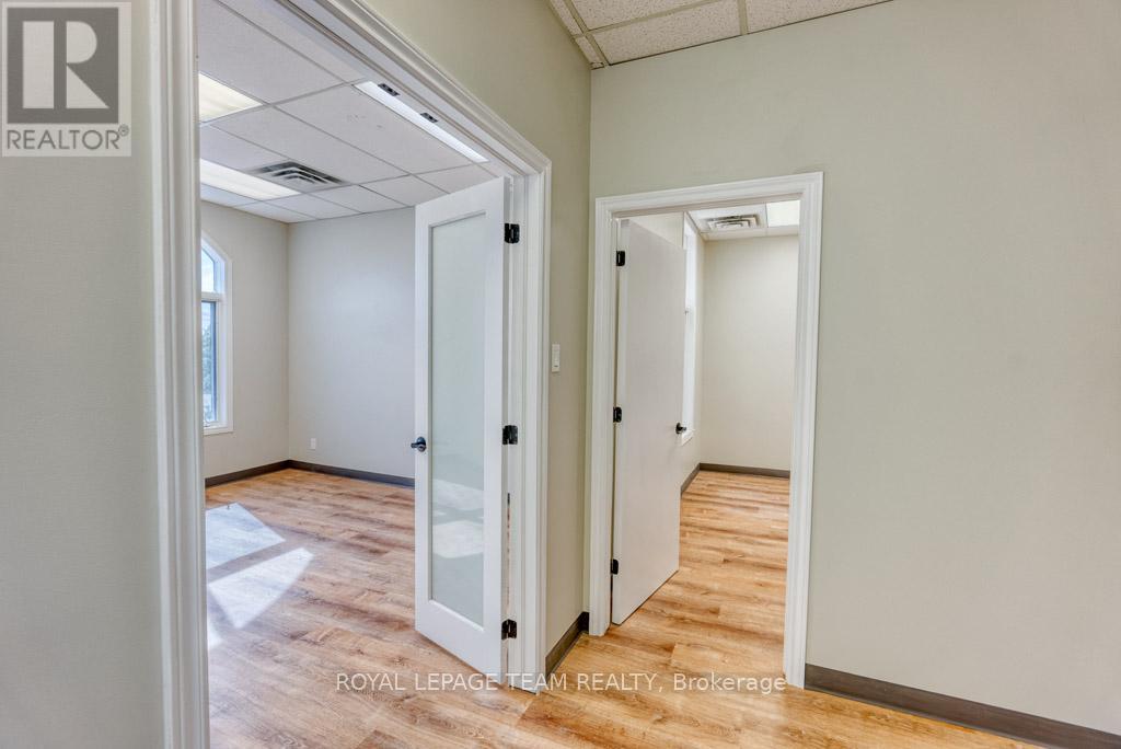 84 Centrepointe Drive, Ottawa, Ontario K2G 6B1 - Photo 25 - X12523314