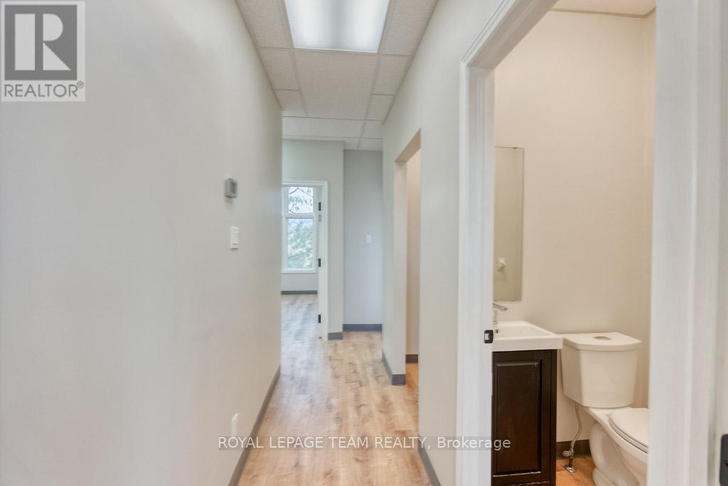 84 Centrepointe Drive, Ottawa, Ontario K2G 6B1 - Photo 27 - X12523314