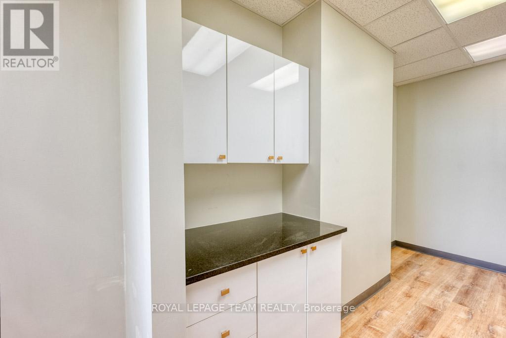 84 Centrepointe Drive, Ottawa, Ontario K2G 6B1 - Photo 29 - X12523314