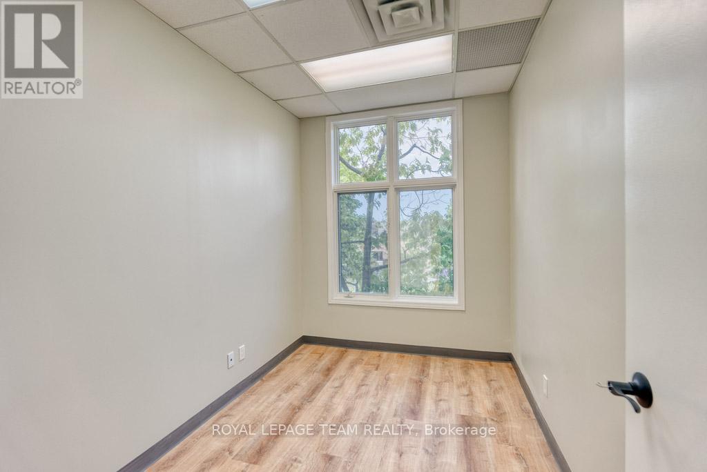 84 Centrepointe Drive, Ottawa, Ontario K2G 6B1 - Photo 31 - X12523314