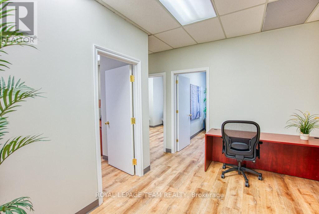 84 Centrepointe Drive, Ottawa, Ontario K2G 6B1 - Photo 7 - X12523314