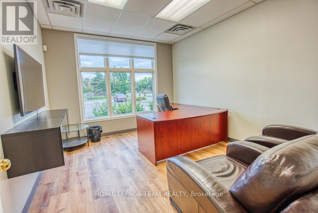 84 Centrepointe Drive, Ottawa, Ontario K2G 6B1 - Photo 9 - X12523314