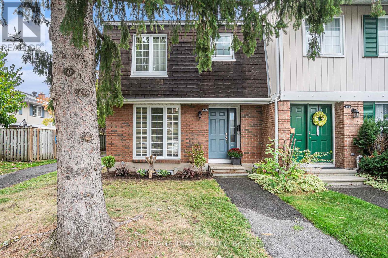 440 Kintyre Private, Ottawa, Ontario  K2C 3M9 - Photo 1 - X12890158