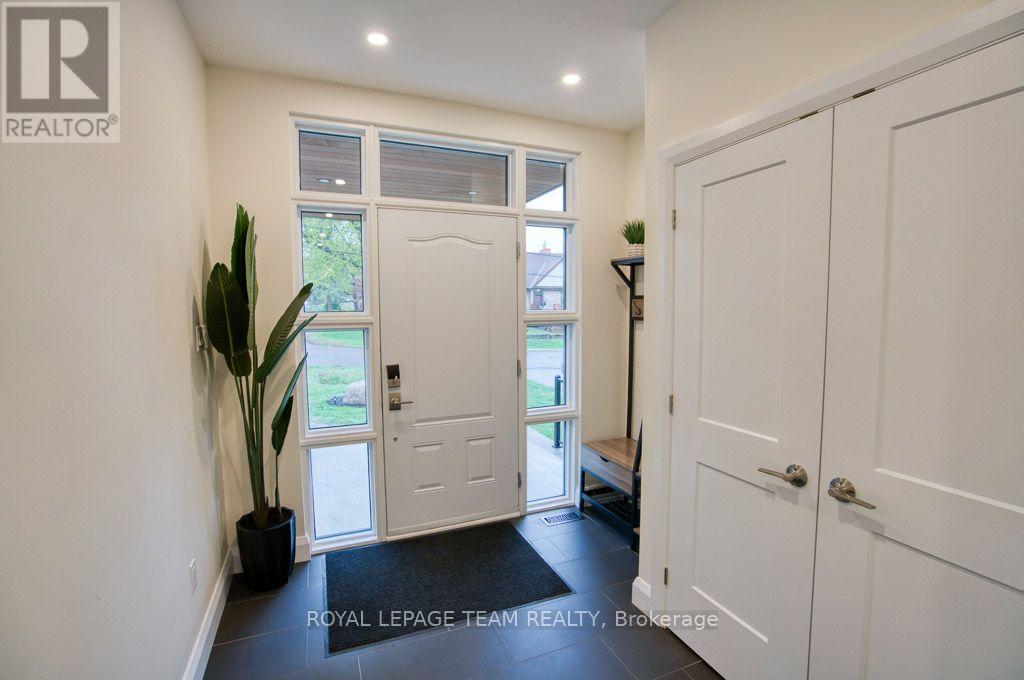 49 Aylen Avenue, Ottawa, Ontario  K2A 3P7 - Photo 3 - X13827340
